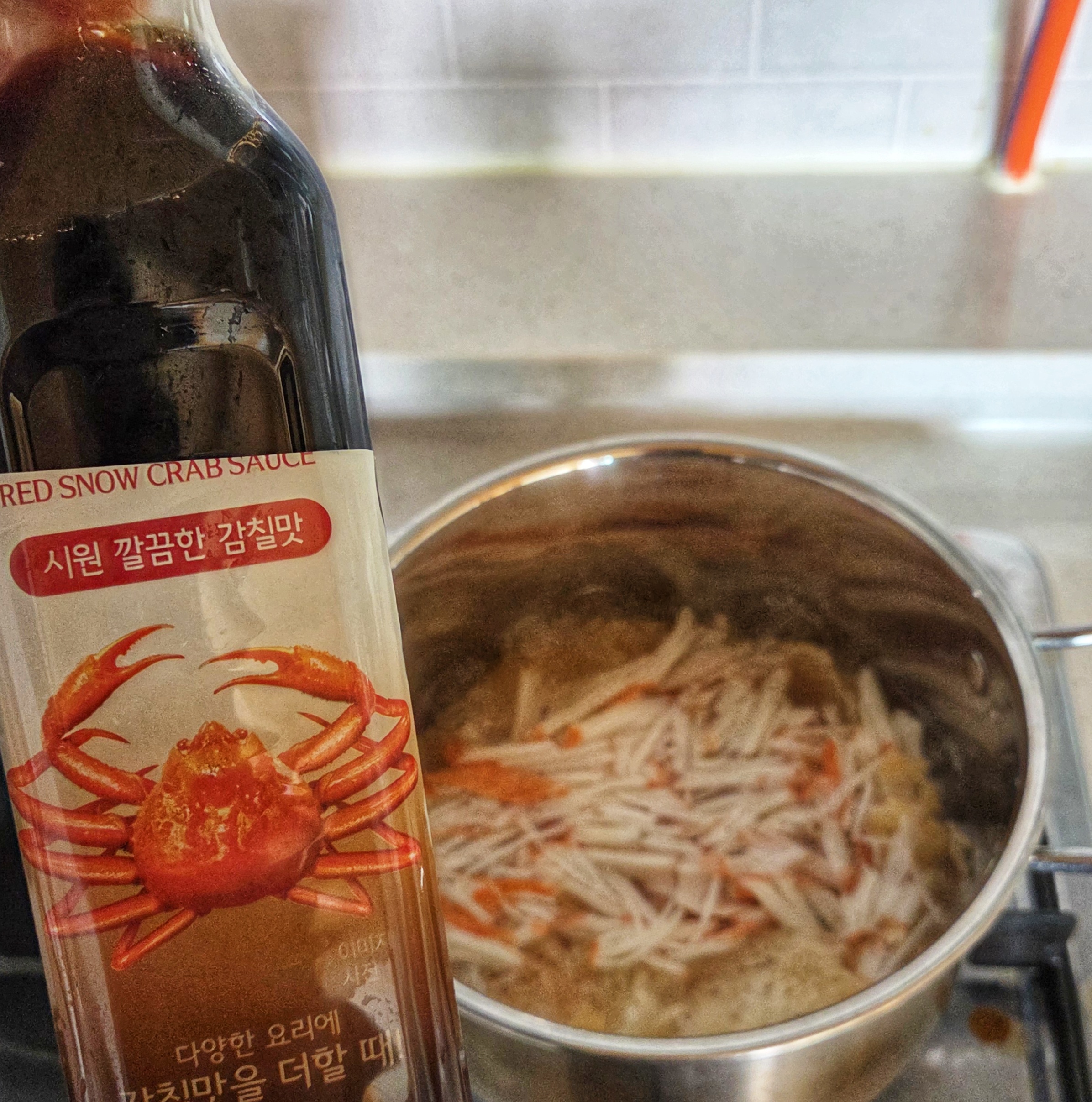 계란물 두르고 참기름 넣기